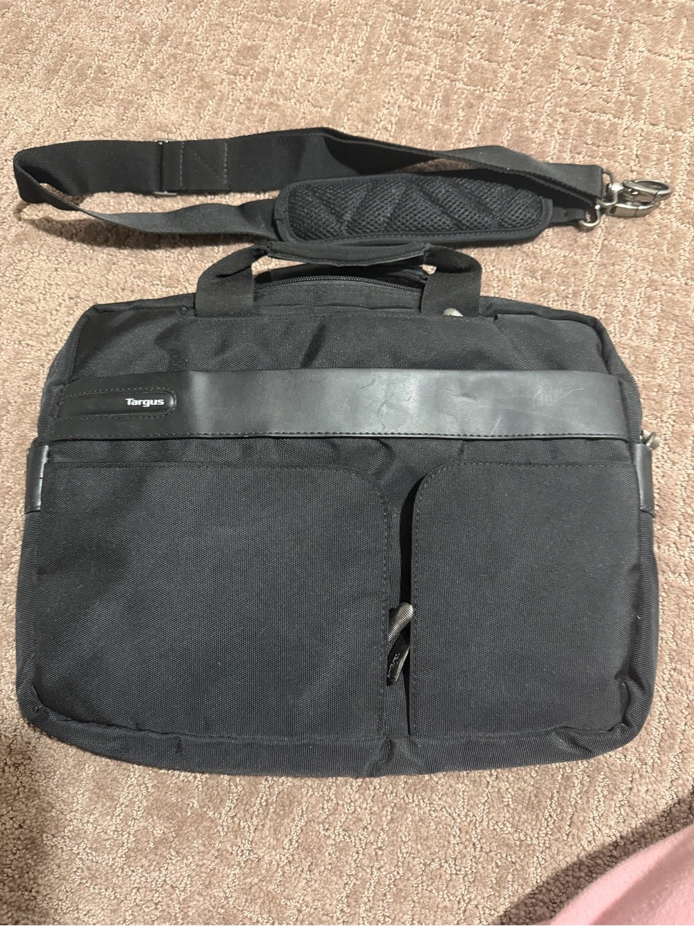 Targus Black Laptop Briefcase / Messenger Bag — Multiple Pockets & Shoulder Stra